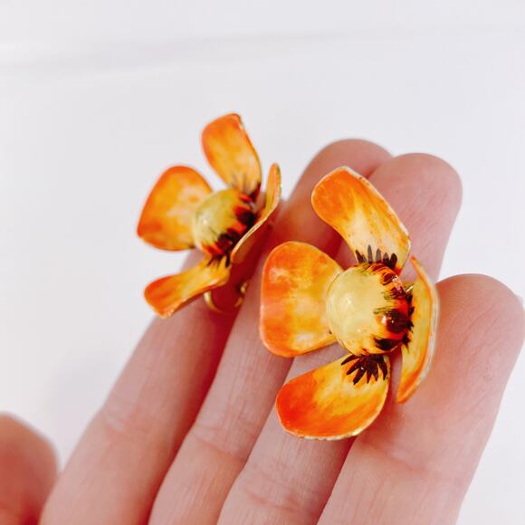 VTG 1950s Hand Painted Enamel Flower Clip On Earrings Mid Century Jewelry Summer - Picture 6 of 12